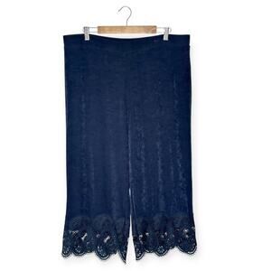 Chico's Travelers Women's Lace Trim Cropped Wide Leg Pant 3 /US 16-18 Navy Blue